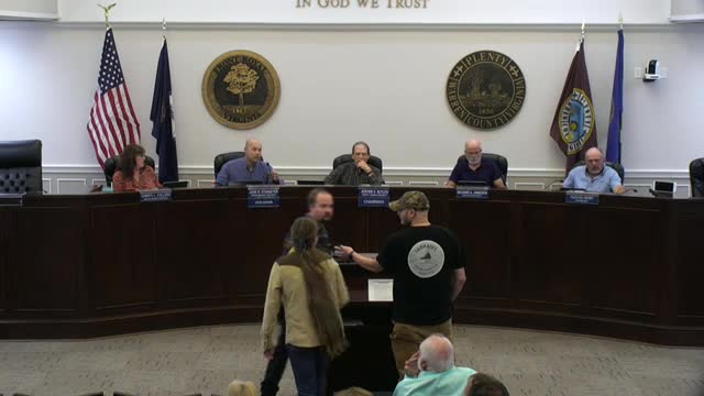 Resident asks Warren County to allow roosters on R-1 lots under rules; files 250-signature petition