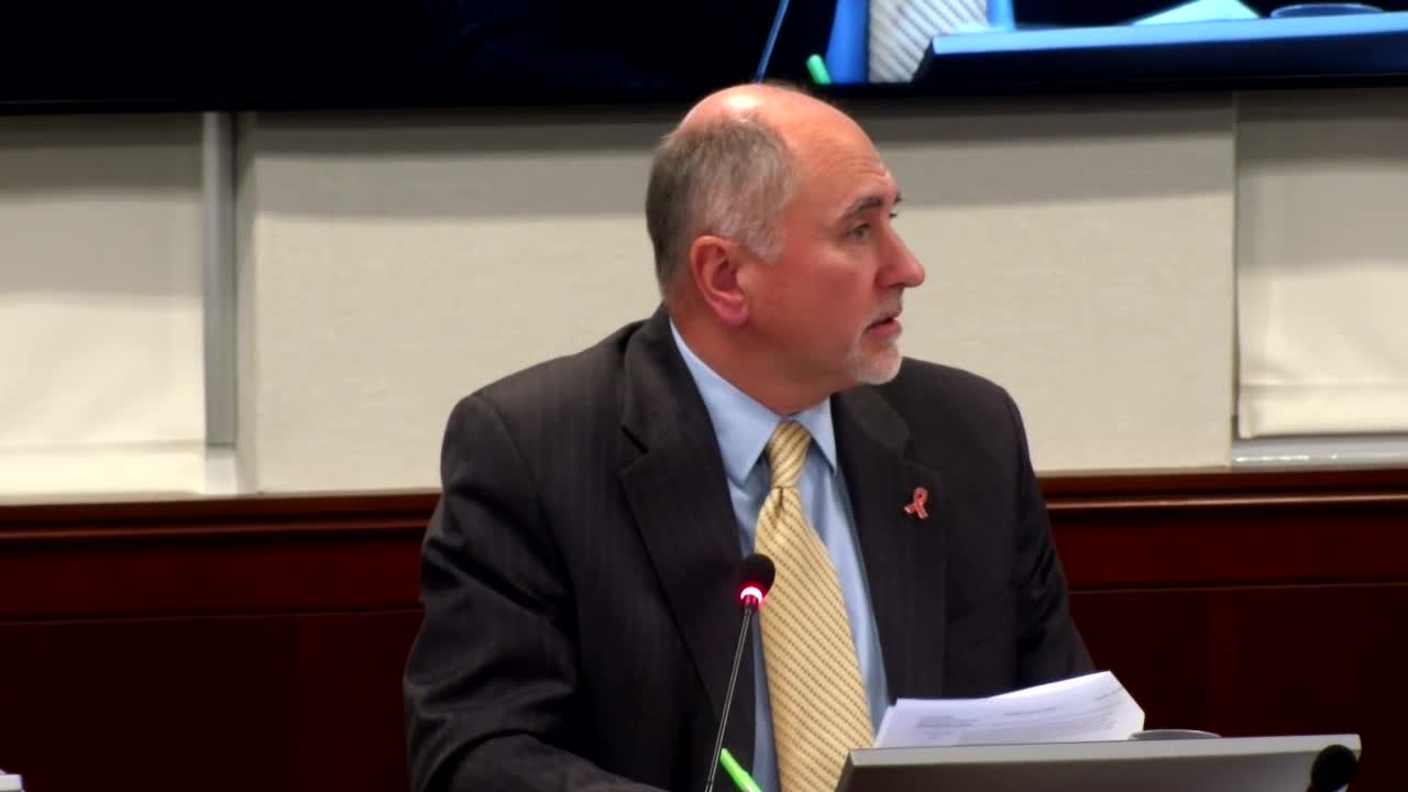 Committee advances changes to county animal control: leash rules, penalties and a pilot program for pit‑type dogs