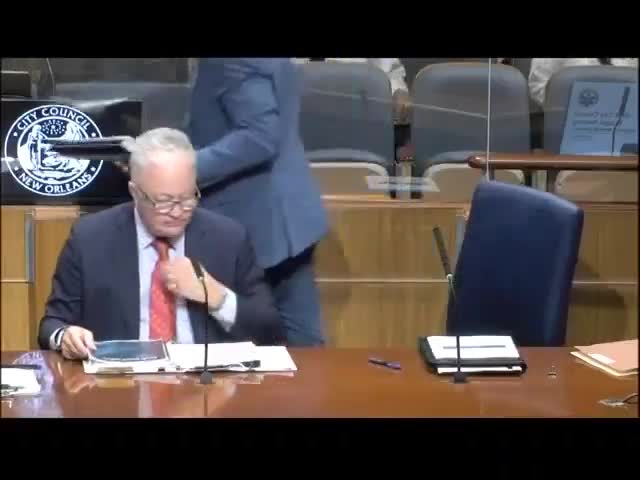 Legislative Auditor warns city faces about $160M spending deficit; recommends monthly budget-to-actual reporting