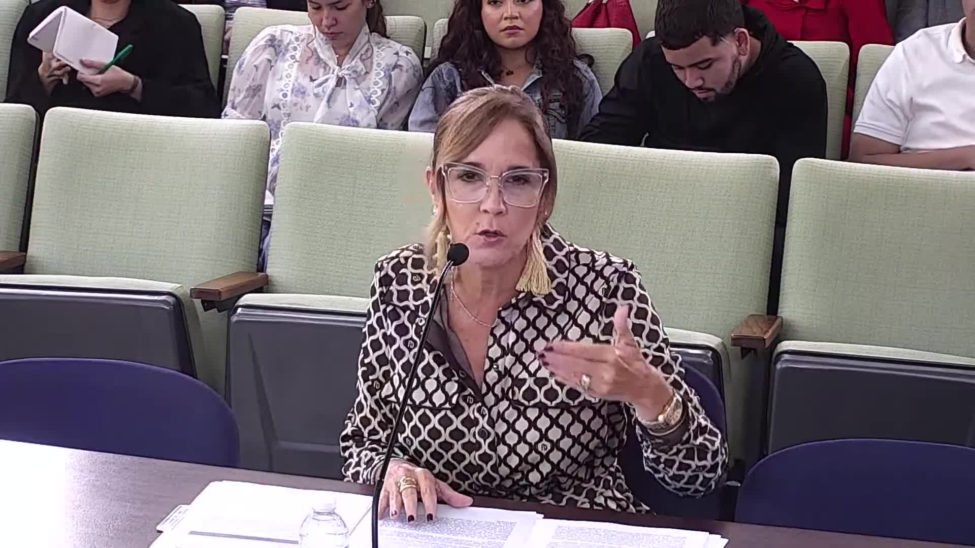 Puerto Rico consumer agency backs ban on minimum card‑purchase amounts; retailers and regulators express concern