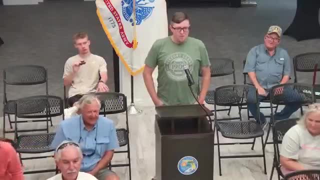 Panama City officials say liquidated-damages clauses exist but rarely enforced; staff favors on-site management