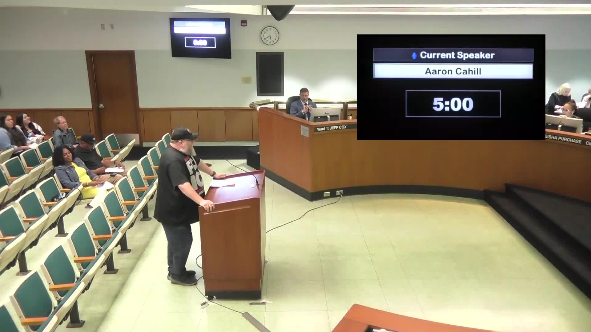 Resident criticizes ICE tactics in Chicago and urges mayor to protect immigrants locally