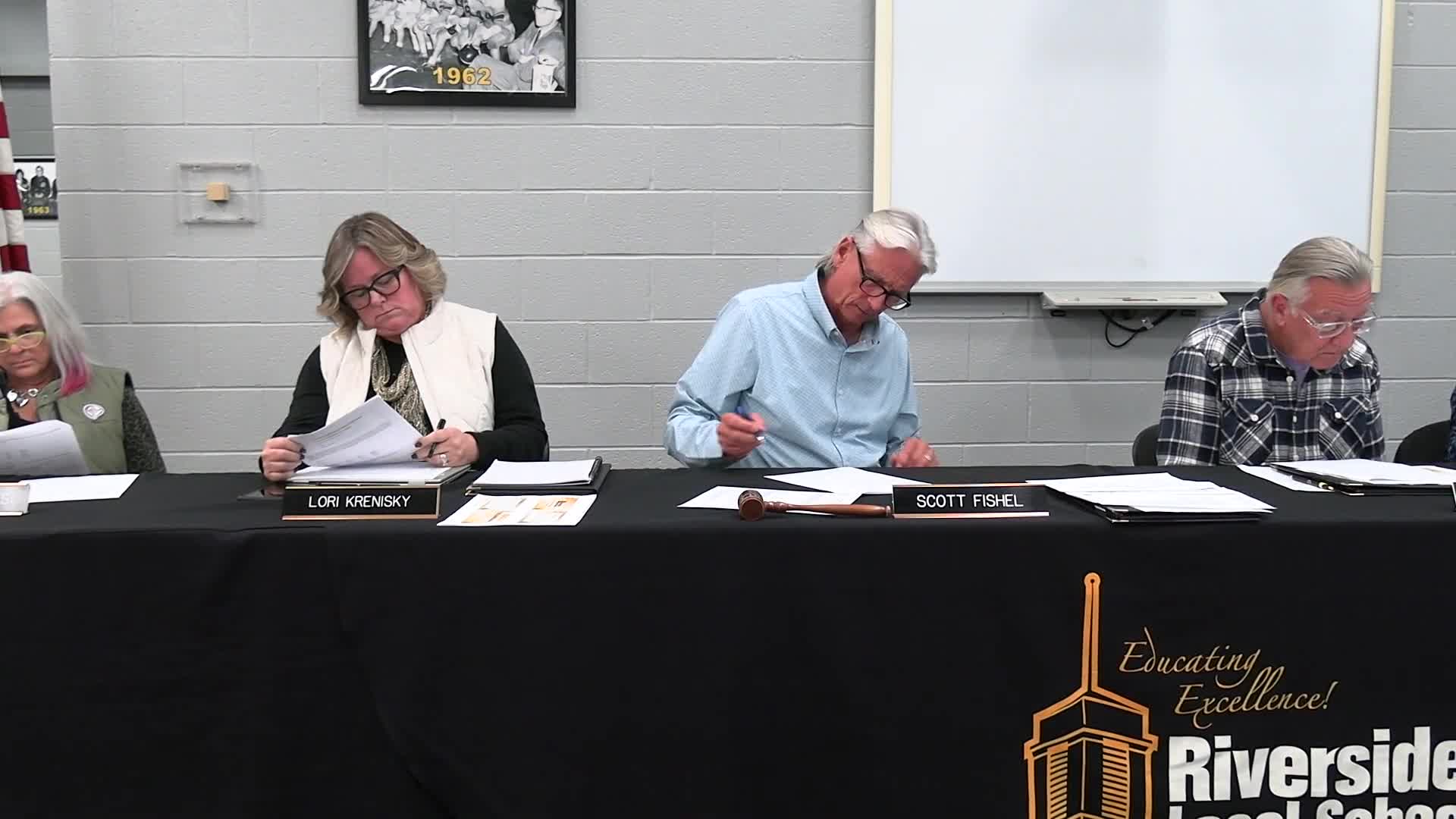Riverside board authorizes tax-anticipation notes and lease financing after debate over project scope and costs