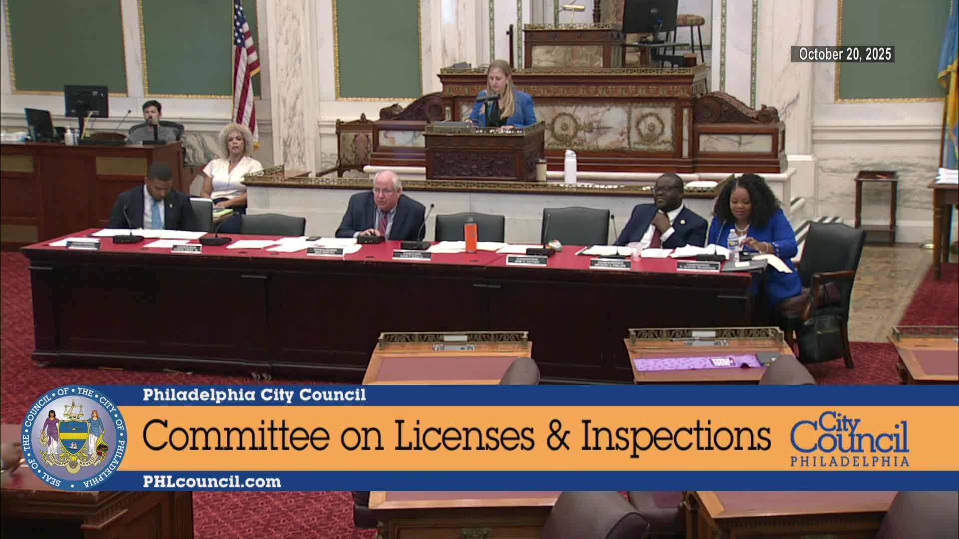 Committee approves amendment to require 10¢ bag fee, signage and clarified definitions in city’s single-use bag policy