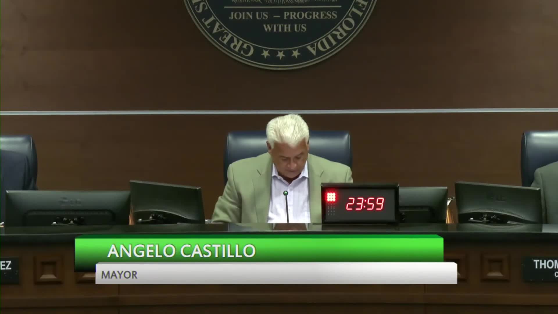 City commission overturns Planning & Zoning denial, approves variance to remove one sidewalk in Towngate