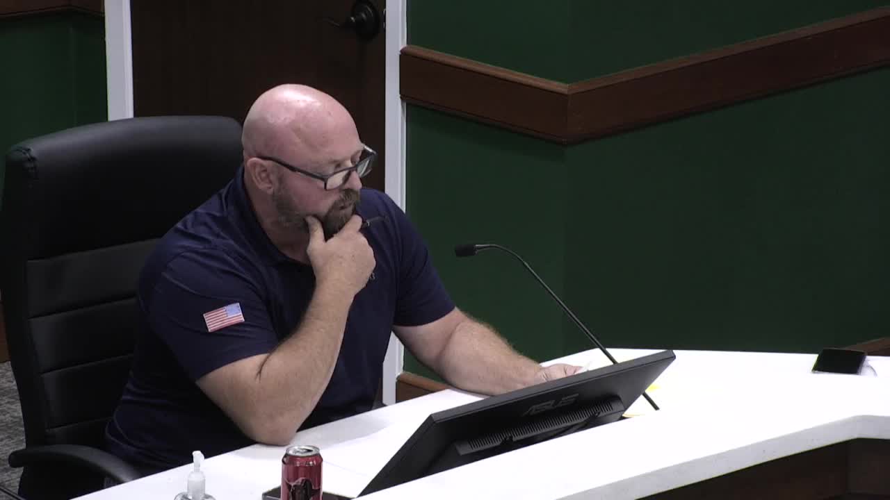 Planning commission approves amending plat to combine two Bayou Chantilly lots for single house