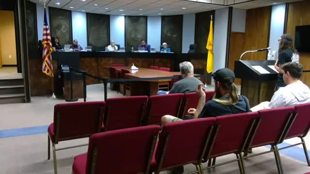 Tucumcari council hears proposals to extend dispensary hours, allow consumption lounges and drive‑throughs