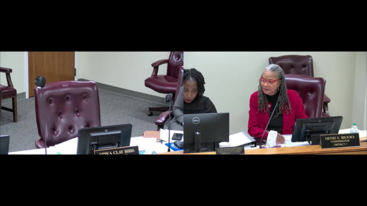 Commission sends mayor’s veto of school-board alignment to full body without recommendation after public comments