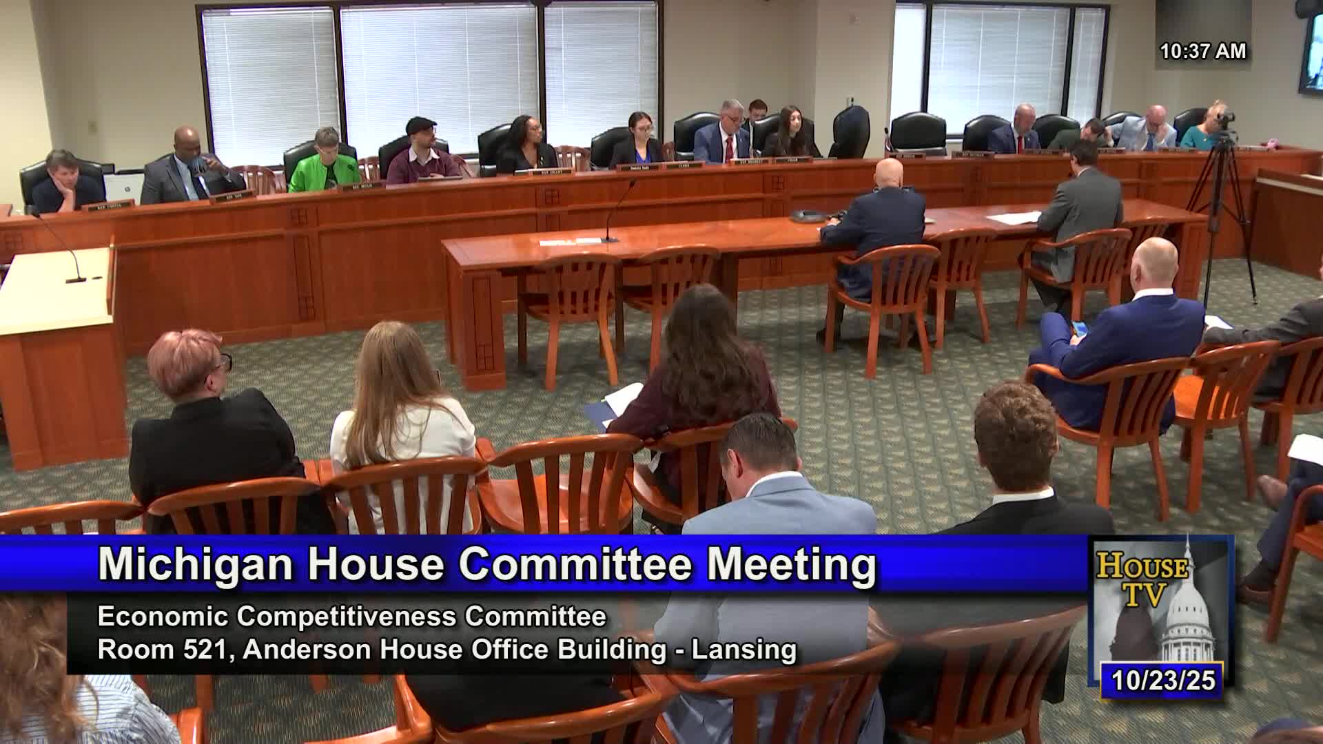 Bill 4914 would remove two-thirds licensed-owner requirement for design firms; industry groups warn of accountability risks