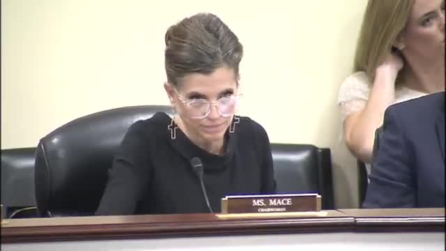 Experts urge stronger consumer protections and national privacy standard as deepfakes and scams rise