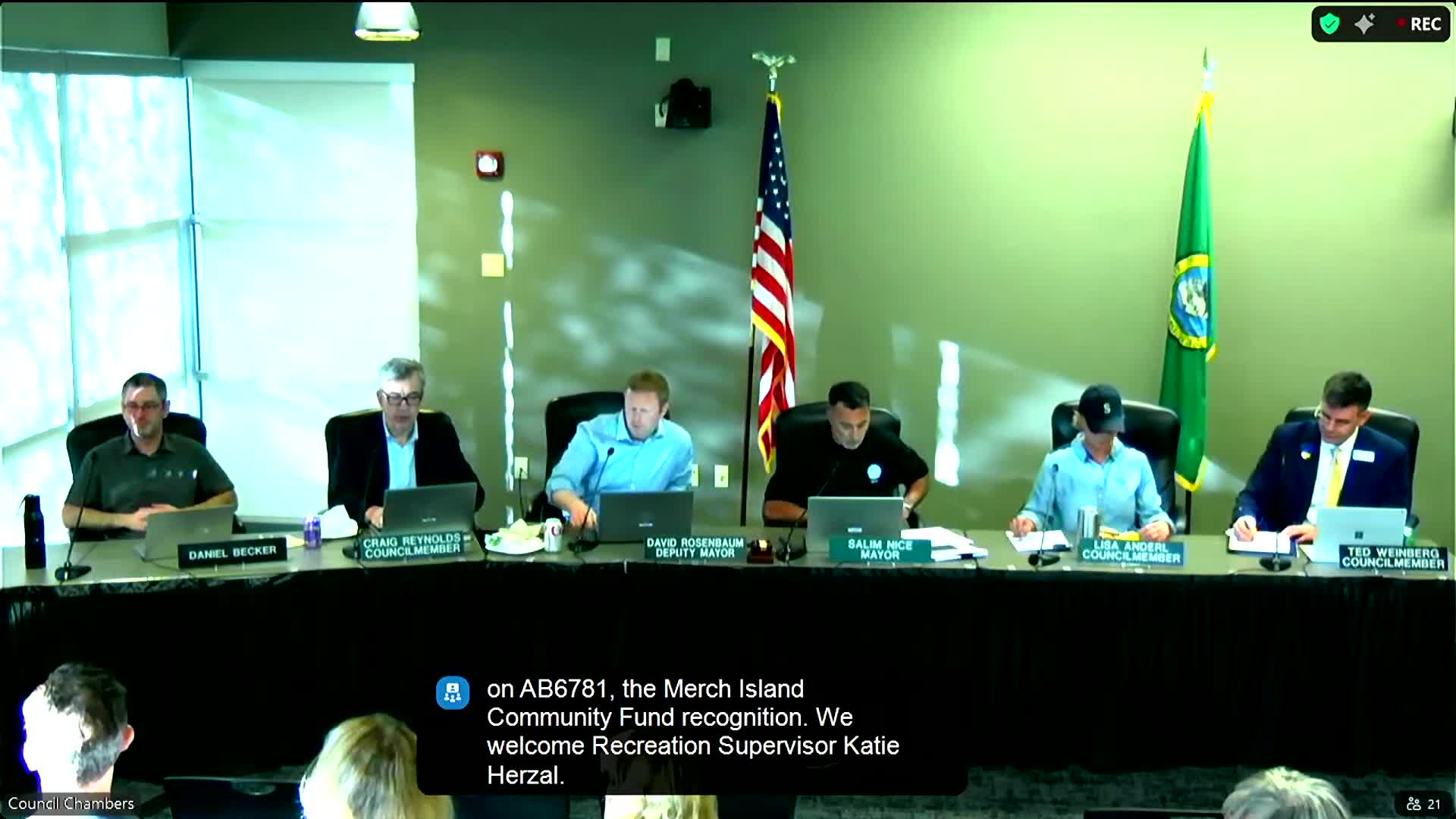 Mercer Island City Council adopts resolution recognizing Mercer Island Community Fund