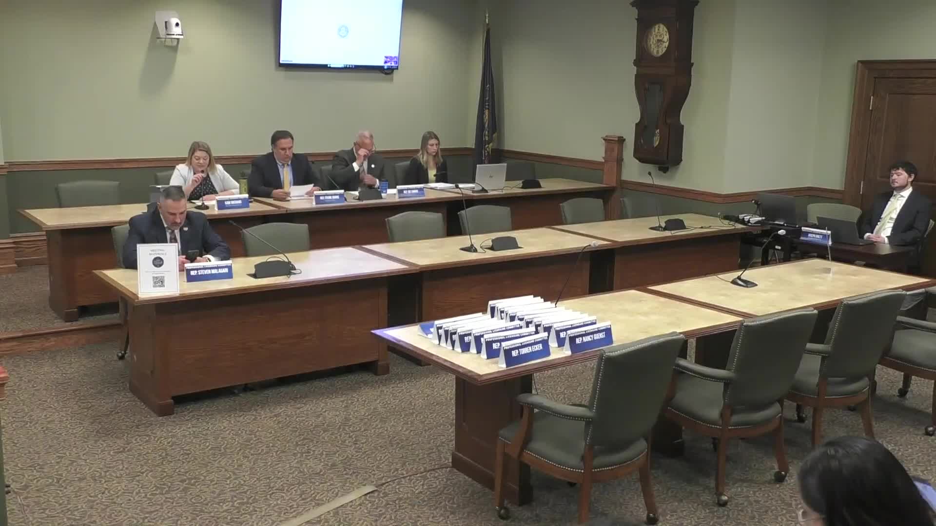 House committee reports bill to license certified midwives, expand midwifery scope