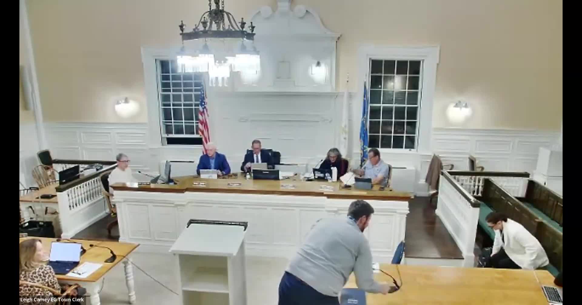 Town council renews dozens of liquor and vending licenses, appoints planning-board alternate