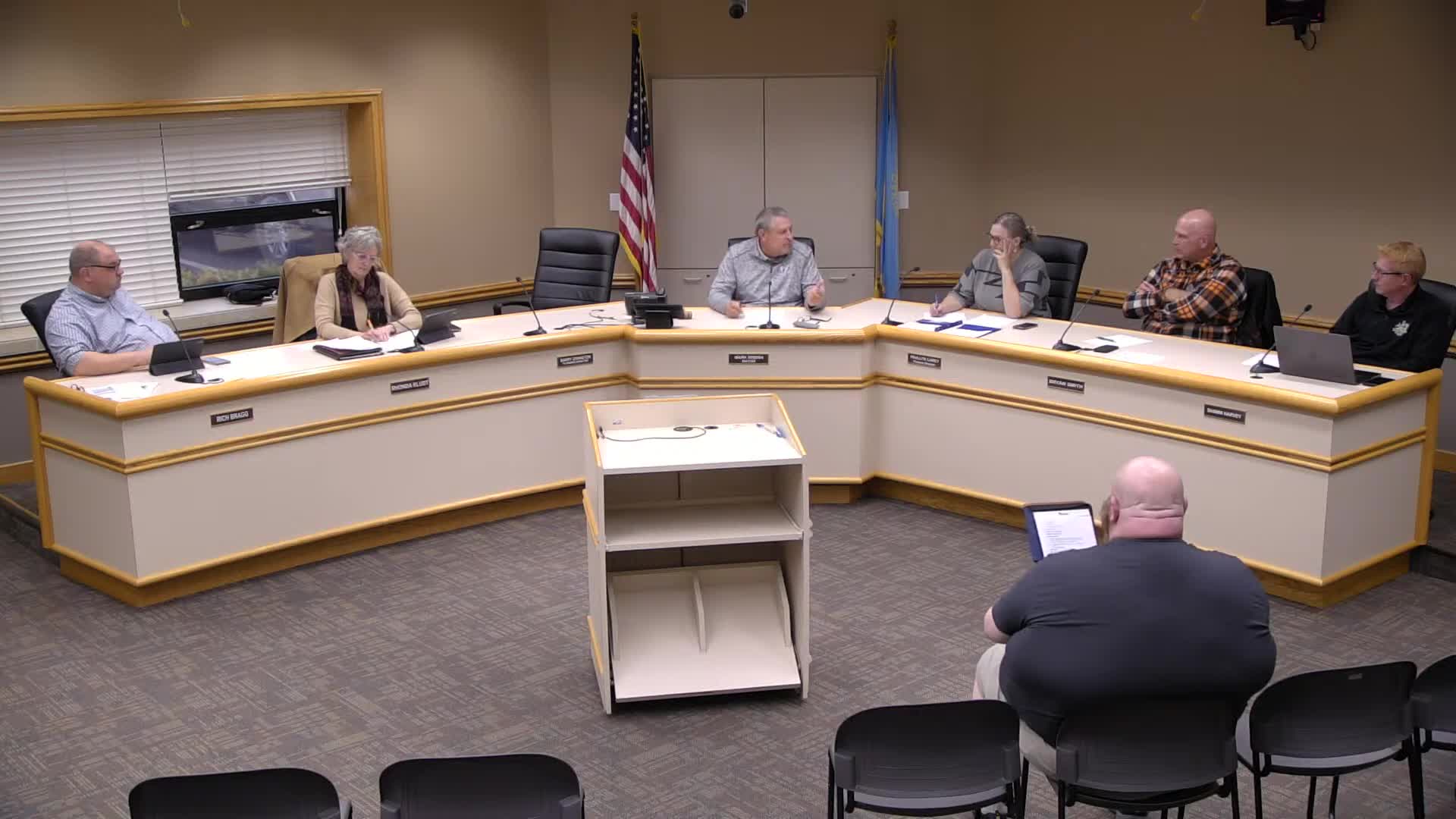 Mayor gives liaison update on HR, street lights and city buildings during short Huron commission meeting