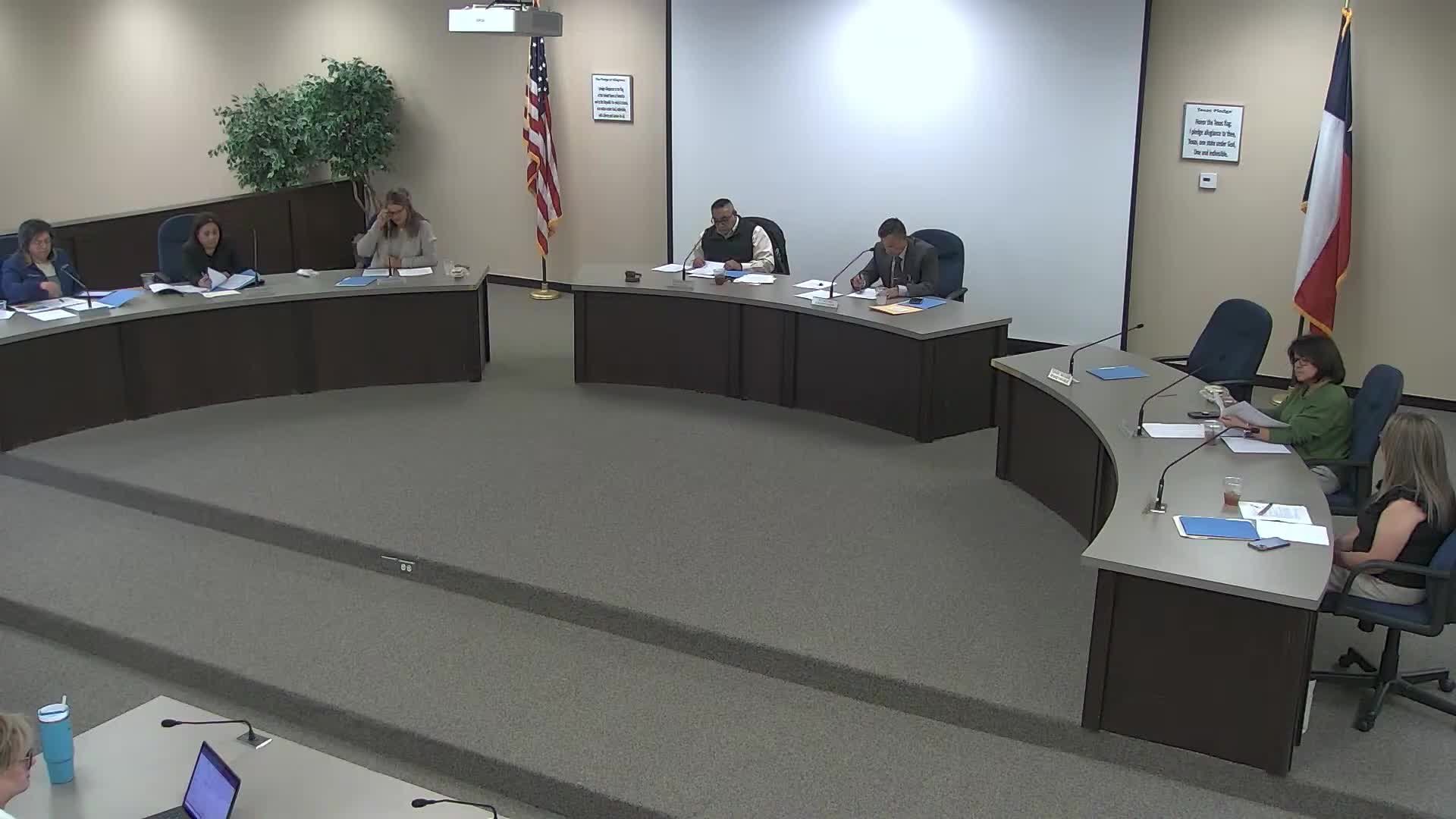 Plainview ISD board approves library materials procurement, trustees say list includes Spanish titles