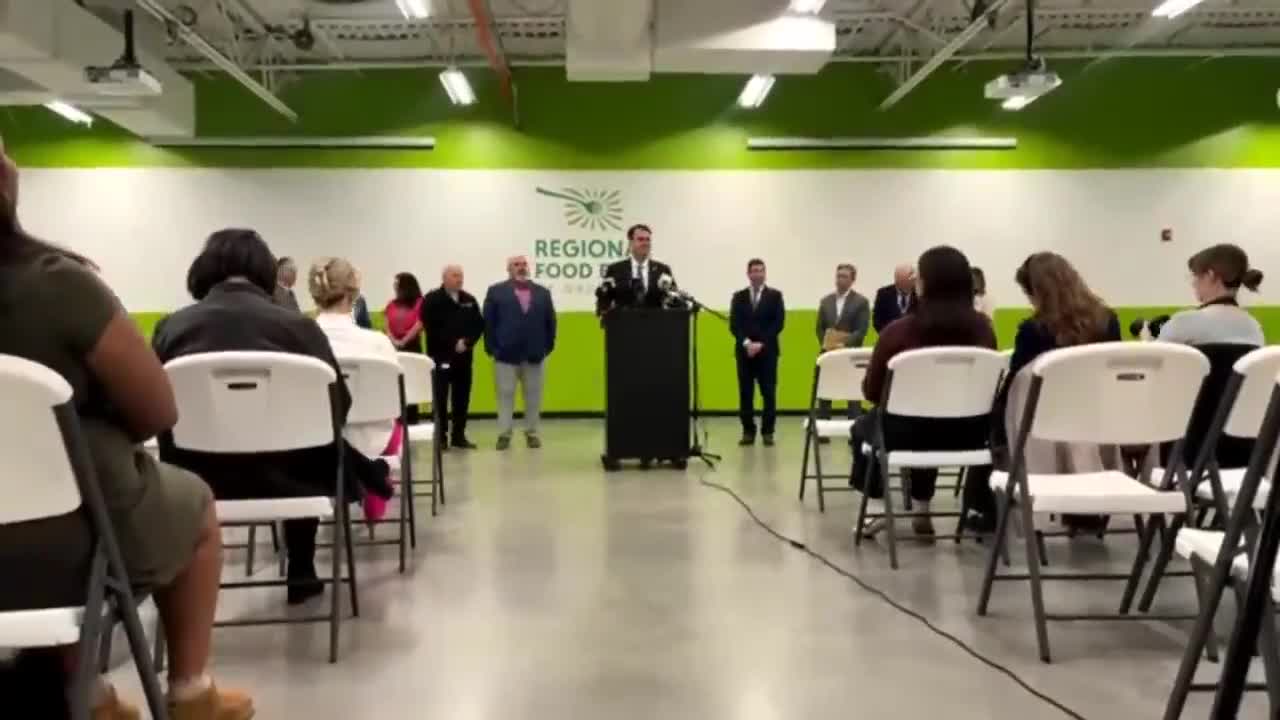 Oklahoma governor urges community action as federal shutdown threatens SNAP benefits