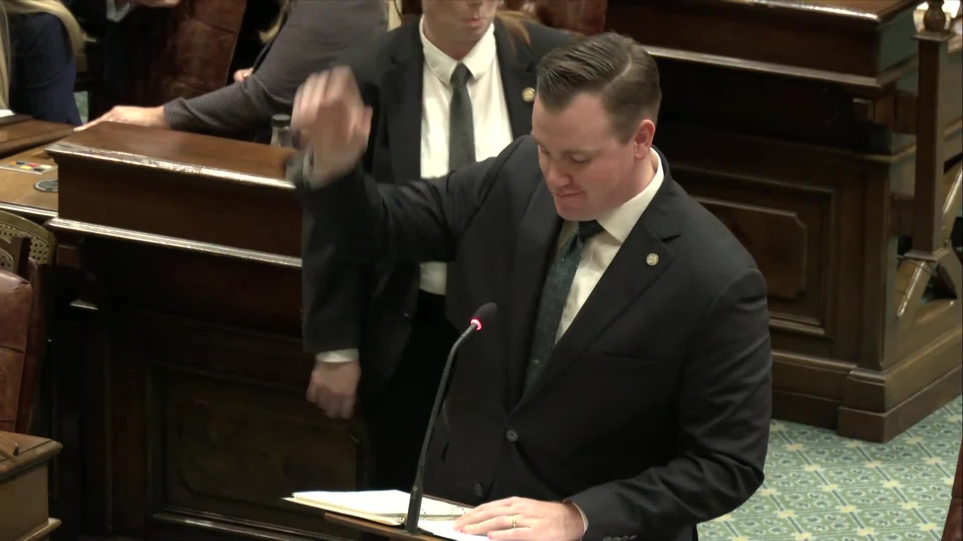 House clarifies large‑carnivore breeding license rules for zoos; bill passes overwhelmingly