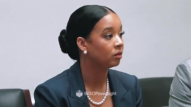 Oval Office operations and decision-book handling: Williams describes routine handoffs, no classified documents seen at Penn Biden Center