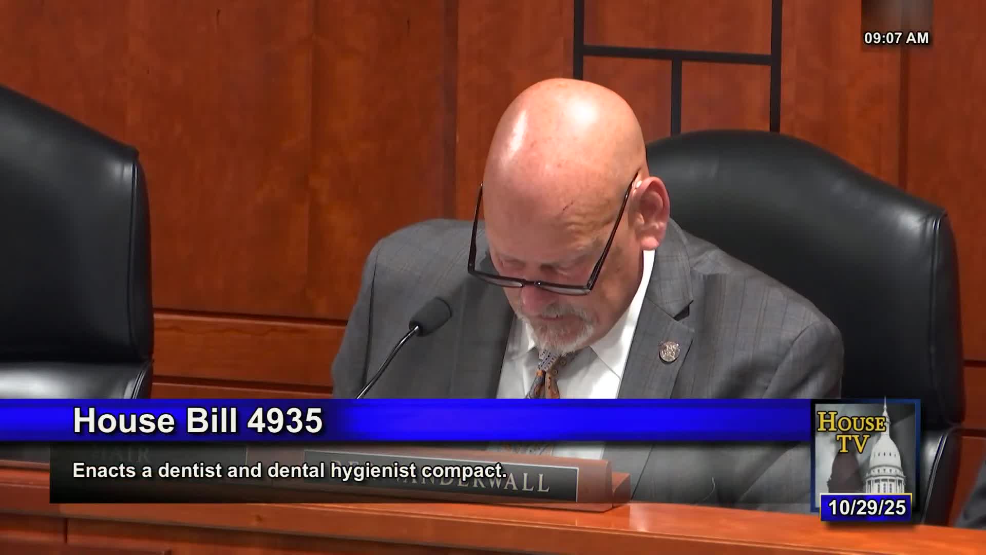 Sponsors pitch interstate dental compact as a way to ease licensure portability