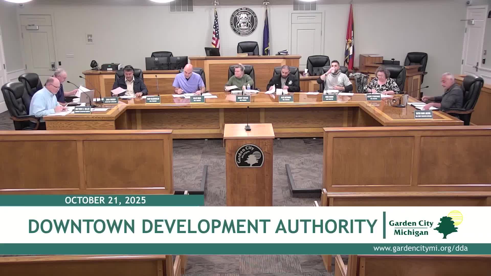 Garden City DDA hires English Gardens to install and store downtown Christmas tree