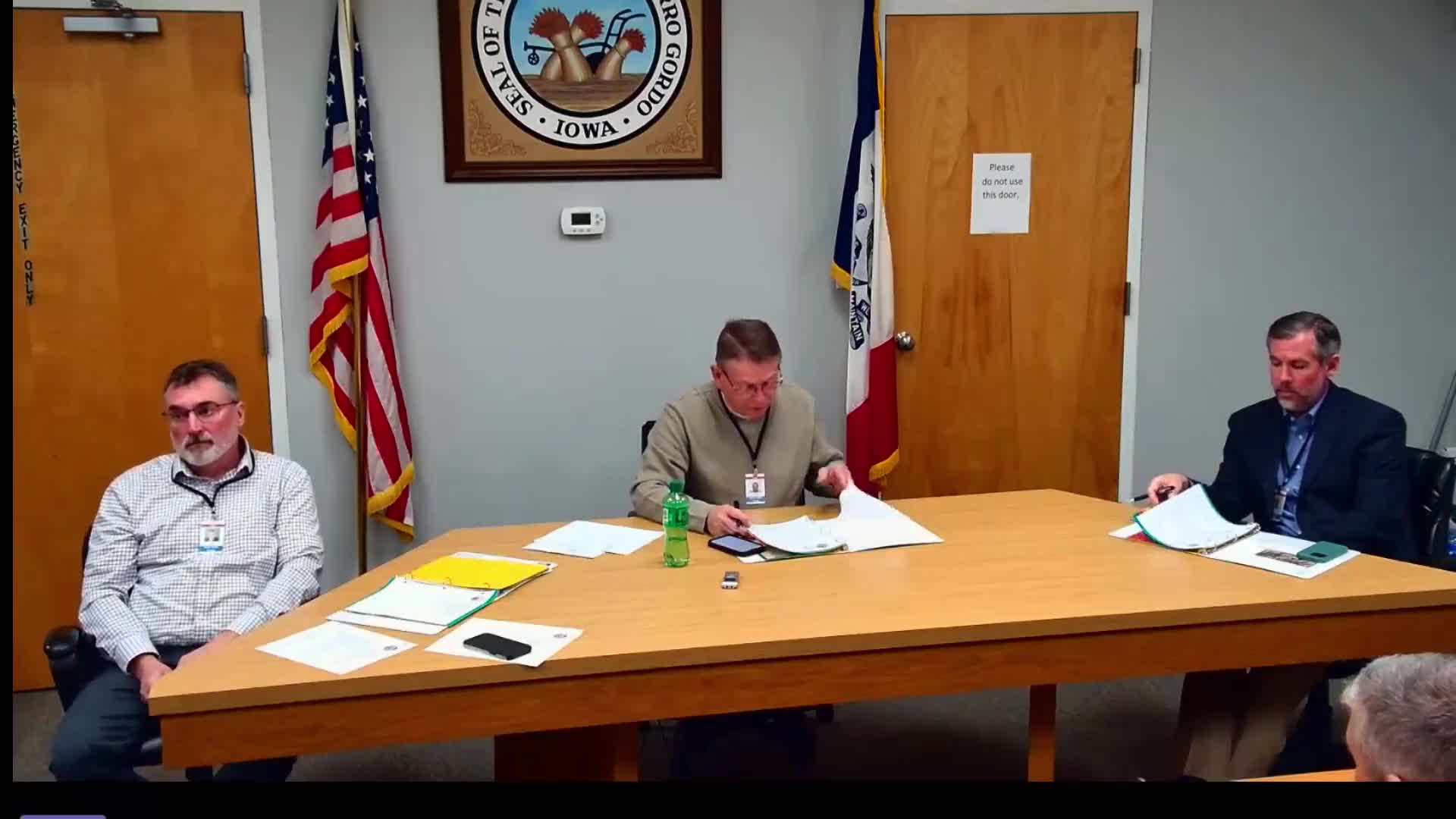 Supervisors approve private paving of Monarch Avenue with city'recommended 7.5-inch cross section