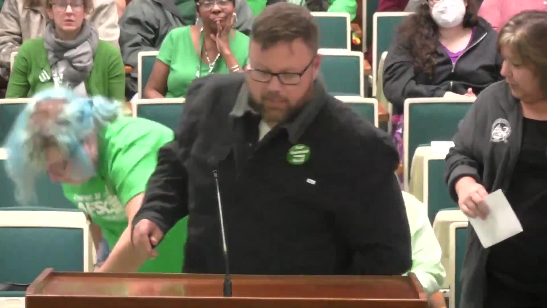 City employees urge council to meet with AFSCME negotiators and approve wage adjustments