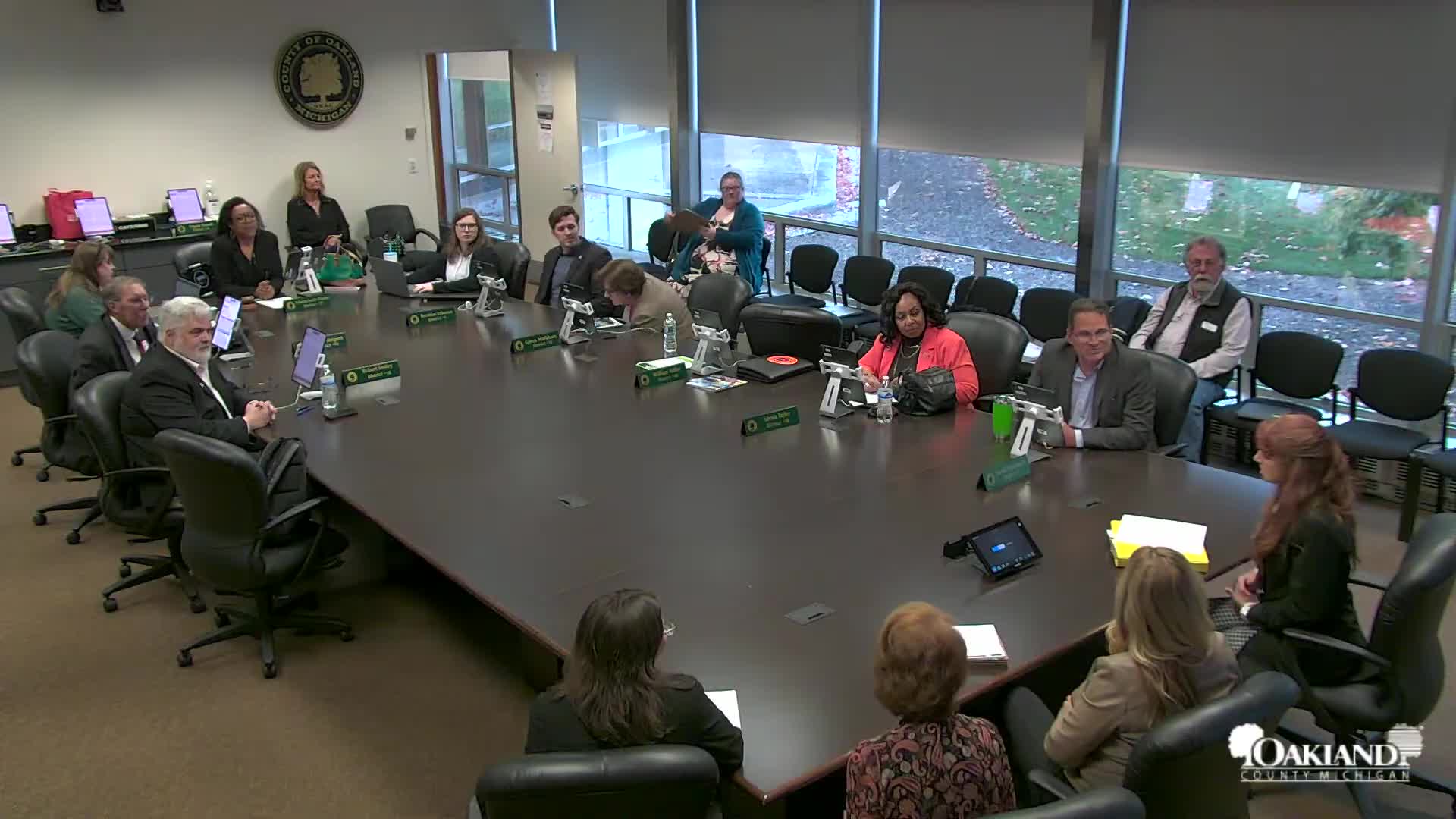 Oakland County approves one-year parent agreements for local transit providers while countywide plan is finalized