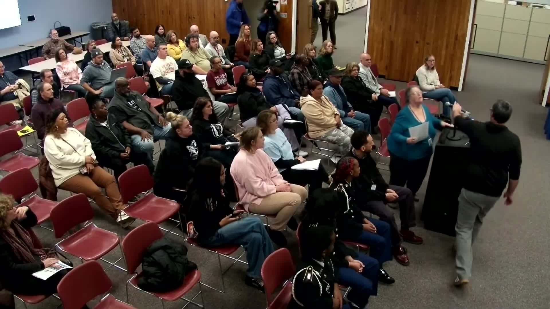 Rochester educators, payroll staff press board on Oracle pay failures; board approves walk‑on vendor support