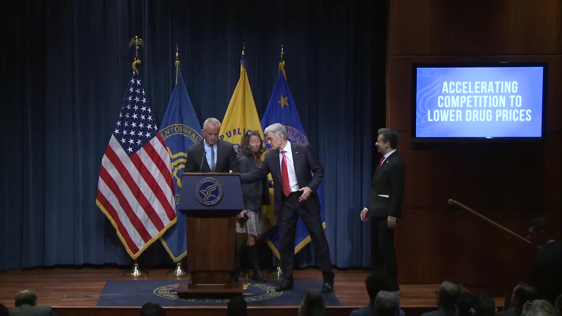 HHS, FDA announce draft guidance to speed biosimilars, push interchangeability to lower drug costs