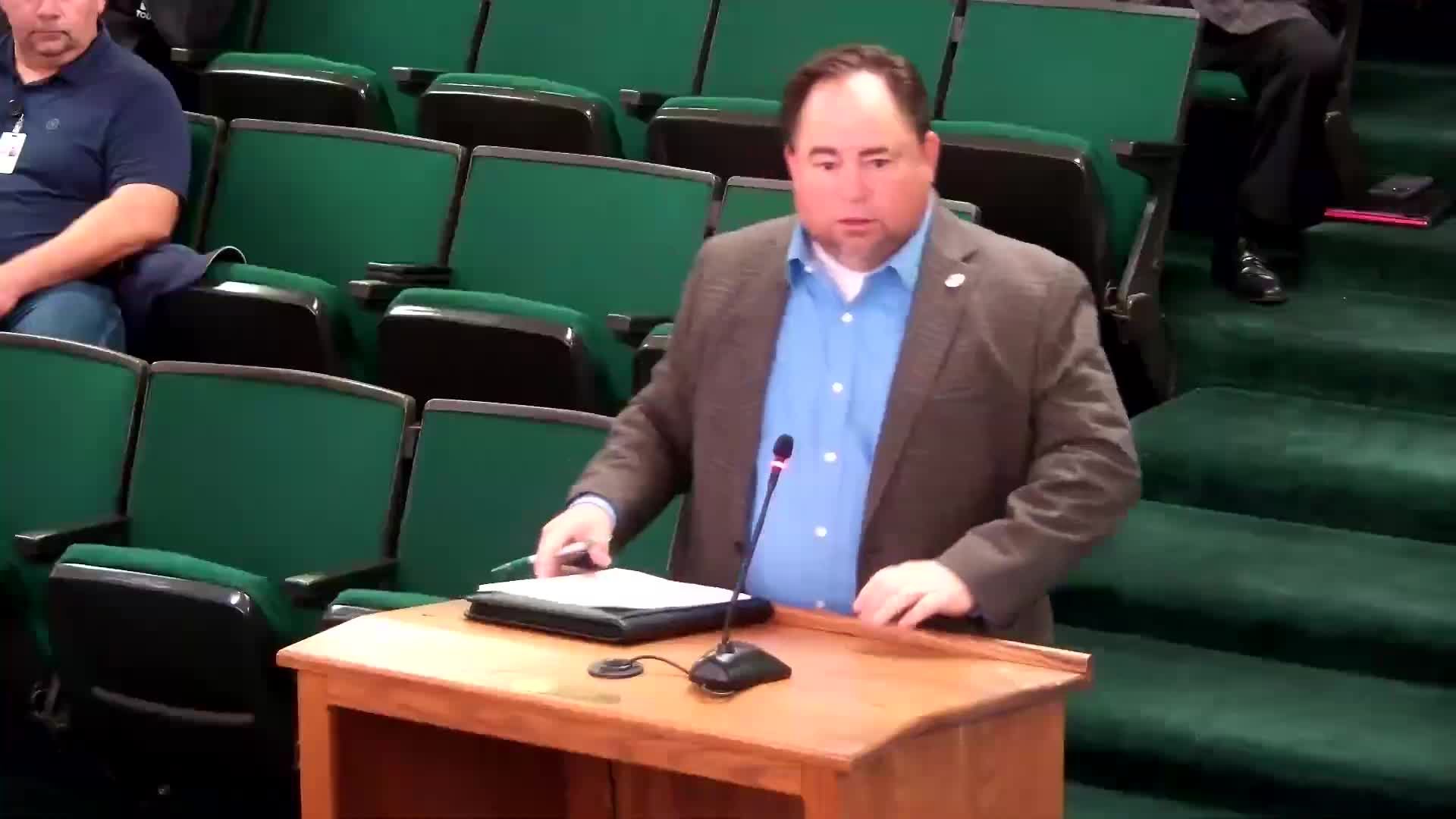 Flat Rock council extends garbage contract; company bid $17.74 per home