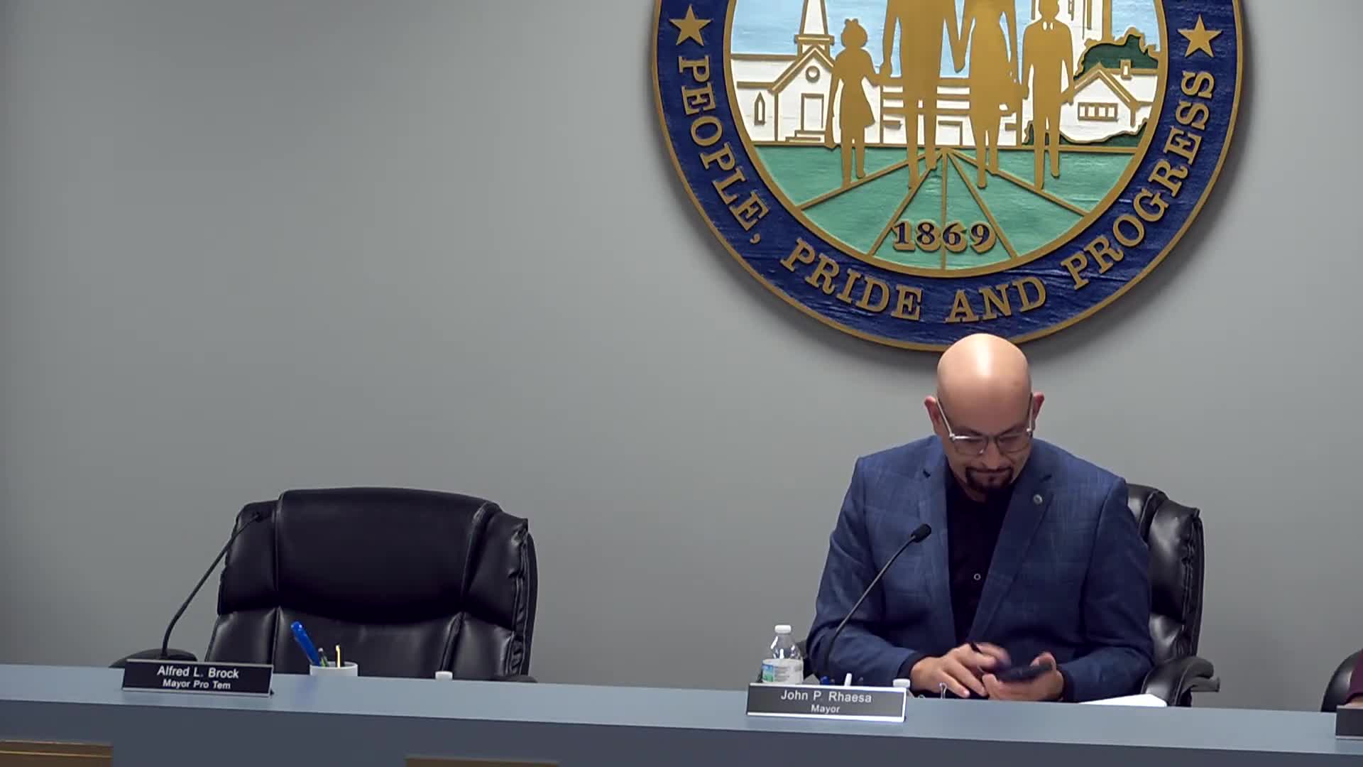 Wayne council approves appointments, city vehicle and fire-equipment purchases; accepts settlement recommendation