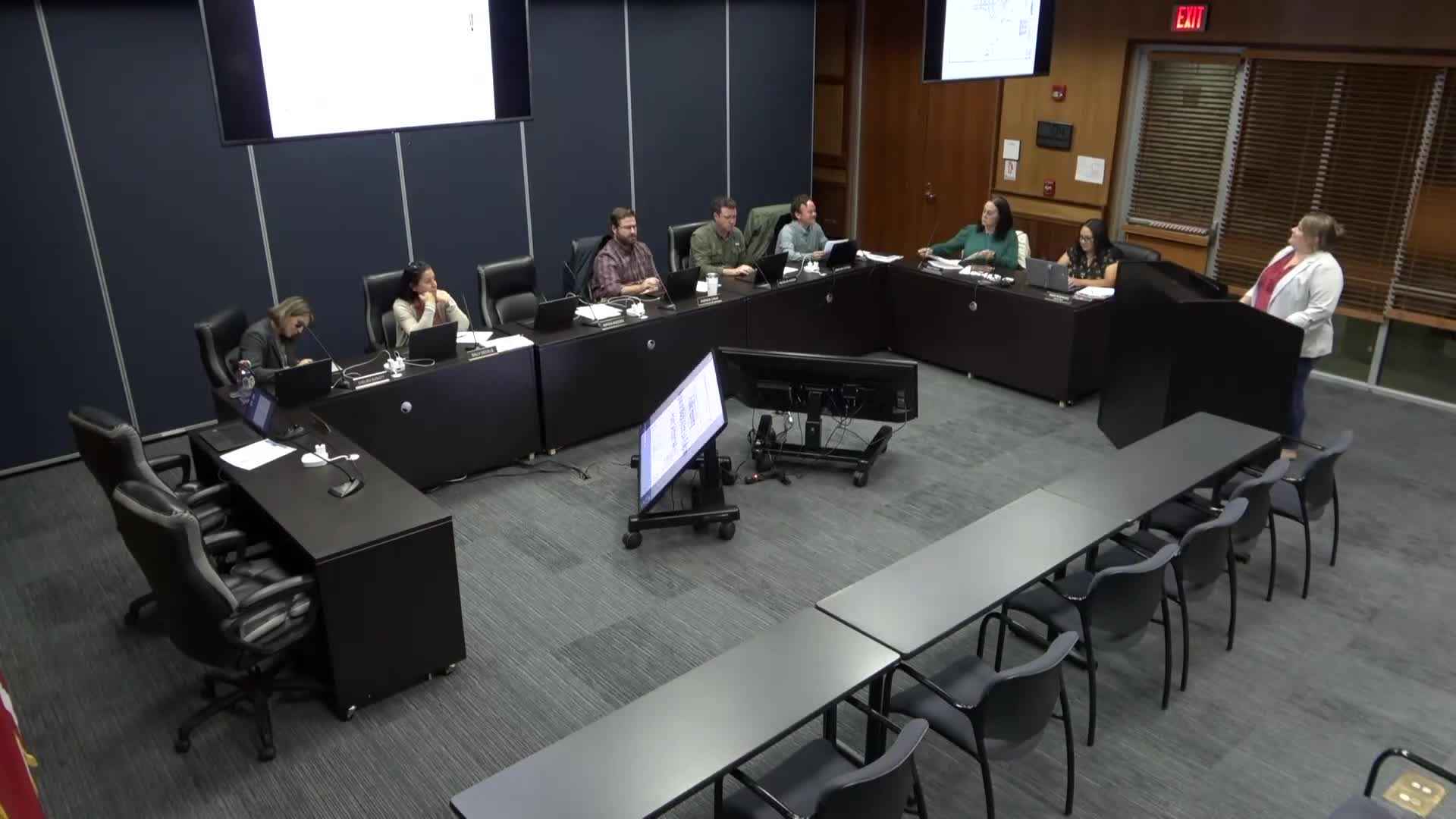 Planning commission approves two replats to free commercial lot, extend Roe Lane right‑of‑way