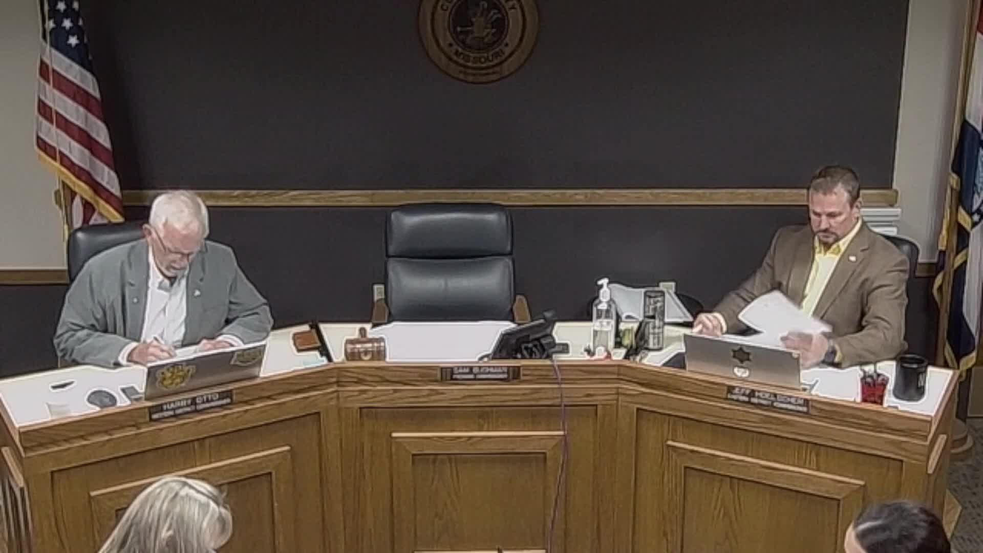 Cole County Commission to survey staff on 2026 holiday schedule after debate over floating days and Christmas timing