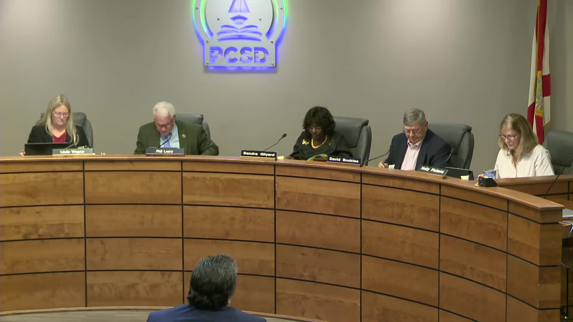 Putnam County School Board approves consent agenda; corrects RFP language; approves retiree insurance-subsidy and mentor payments as emergency items