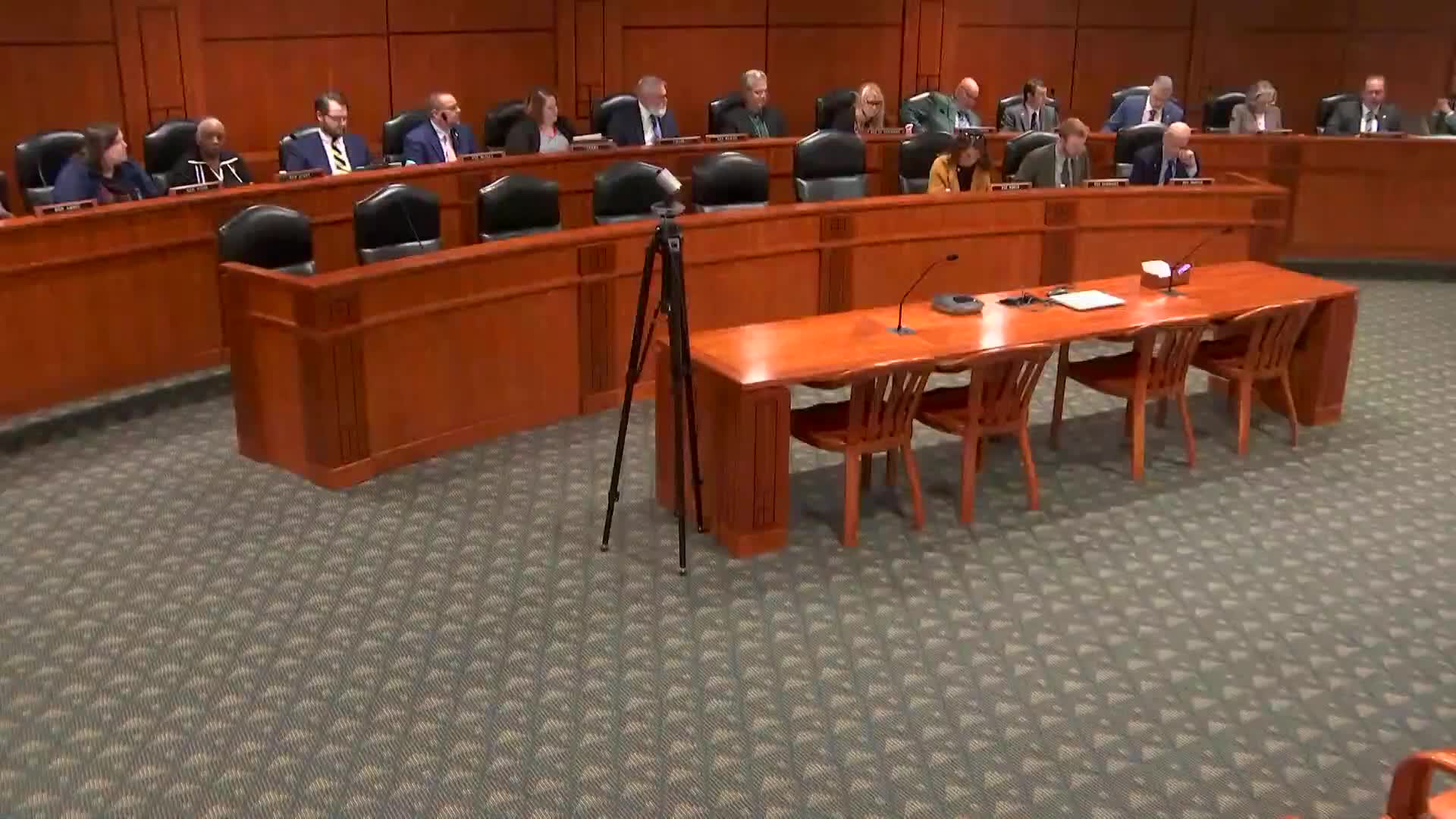 Committee adopts substitute to allow pistol possession by bow hunters with narrow limit