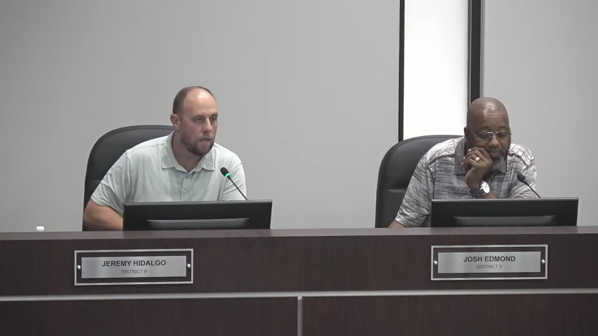 Lafayette Parish committee reviews proposed rise in stop-loss deductible, notes budgeted impact and open-enrollment shifts to Humana