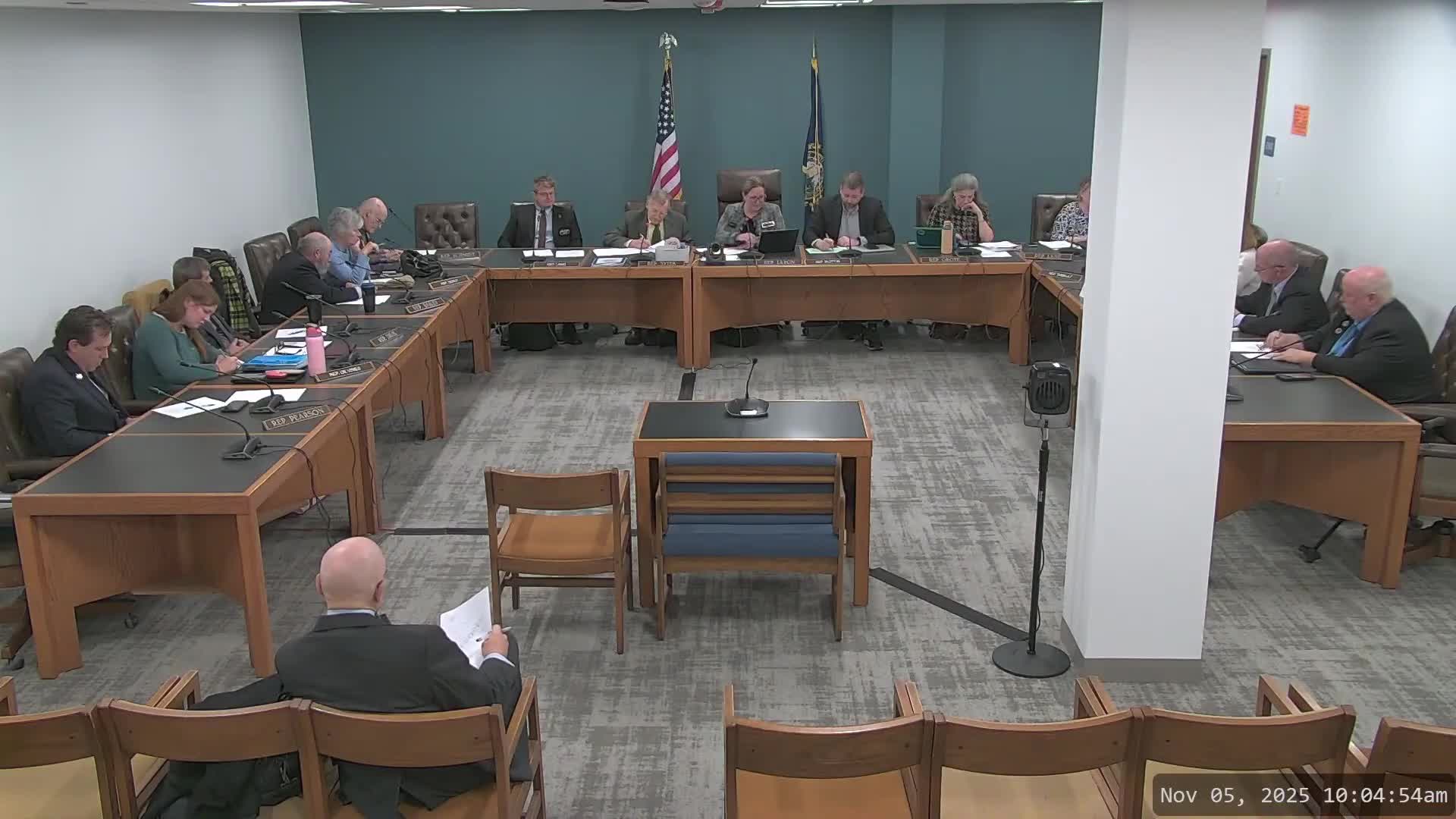 Committee narrows HB 610 to focus consumer advocate on residential ratepayers; expands qualification options