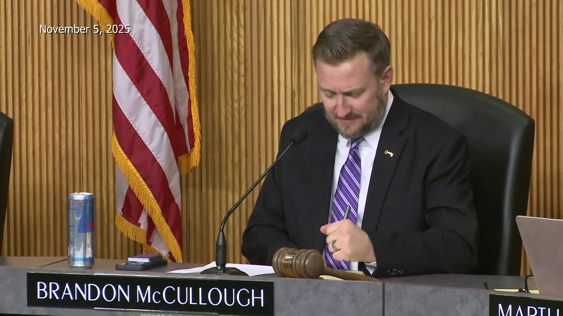 Council to extend vacation benefit to overtime-exempt assistant managers; item placed on consent