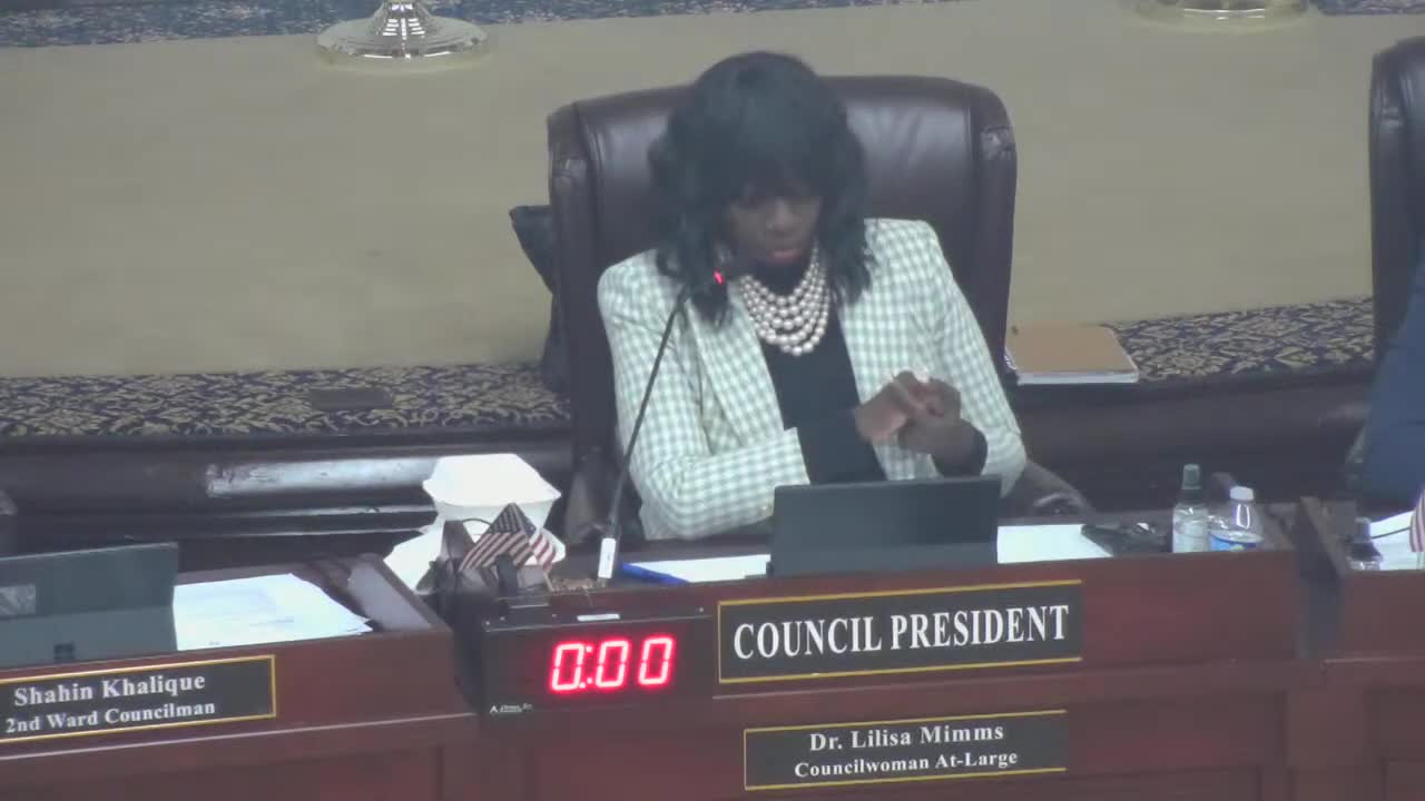 Council begins first reading of smoke‑shop licensing ordinance; members seek caps, buffers and enforcement teeth