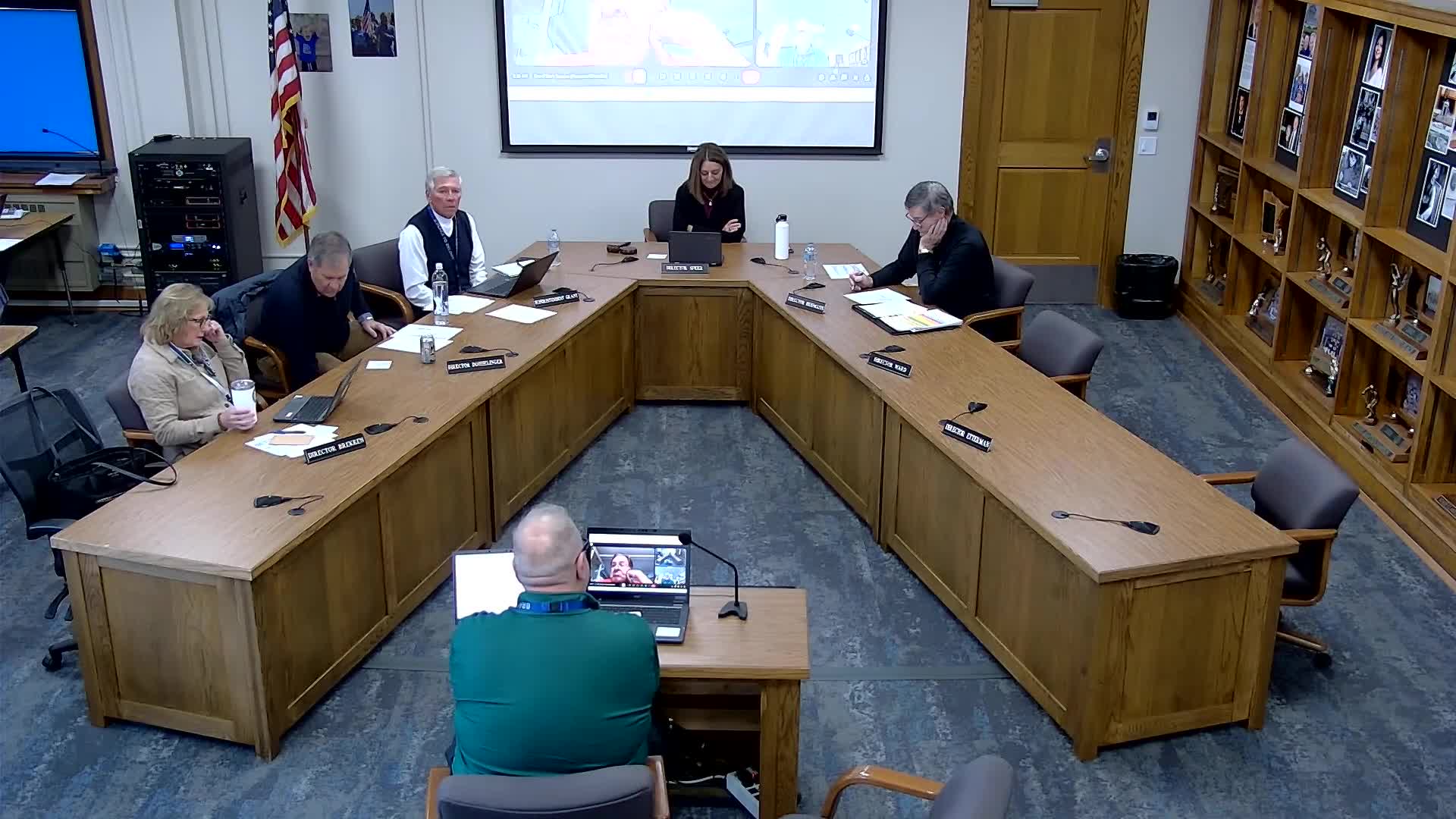 Brainerd board reviews first reading of draft social media policy