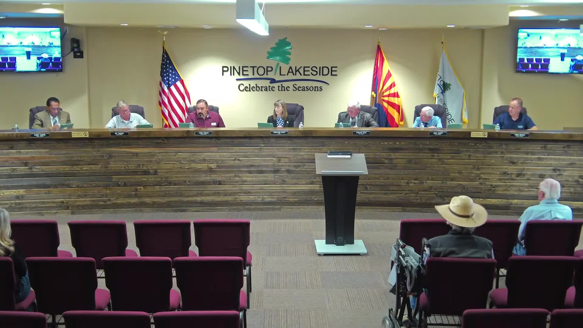 Lakeside council sets interim town manager pay at $105,453, backdated to Oct. 21, 2025