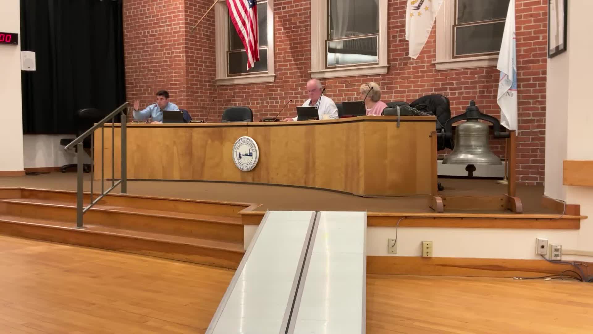 Narragansett council hears divided public on ad hoc recommendation to extend bike trail to shore