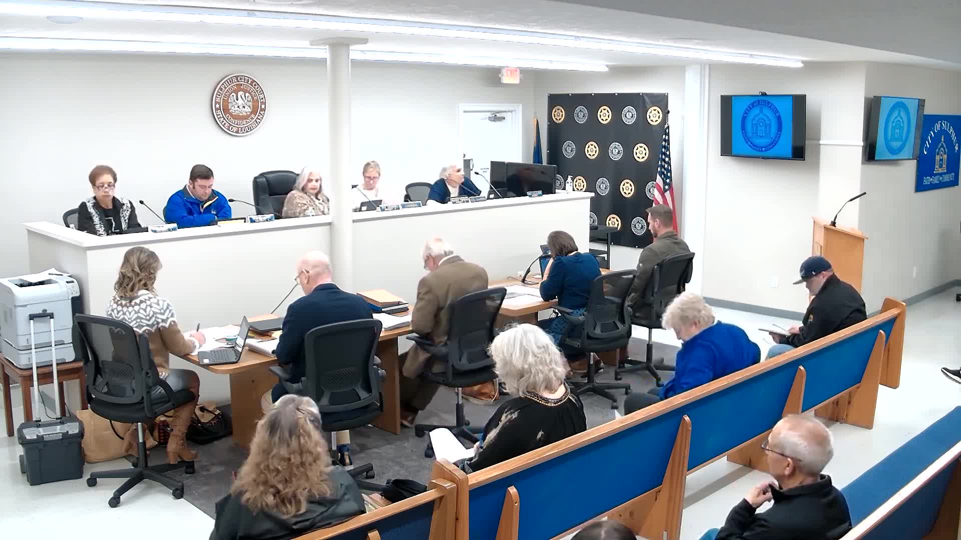 Debate over 10‑year mobile‑home rule draws residents to Sulphur council