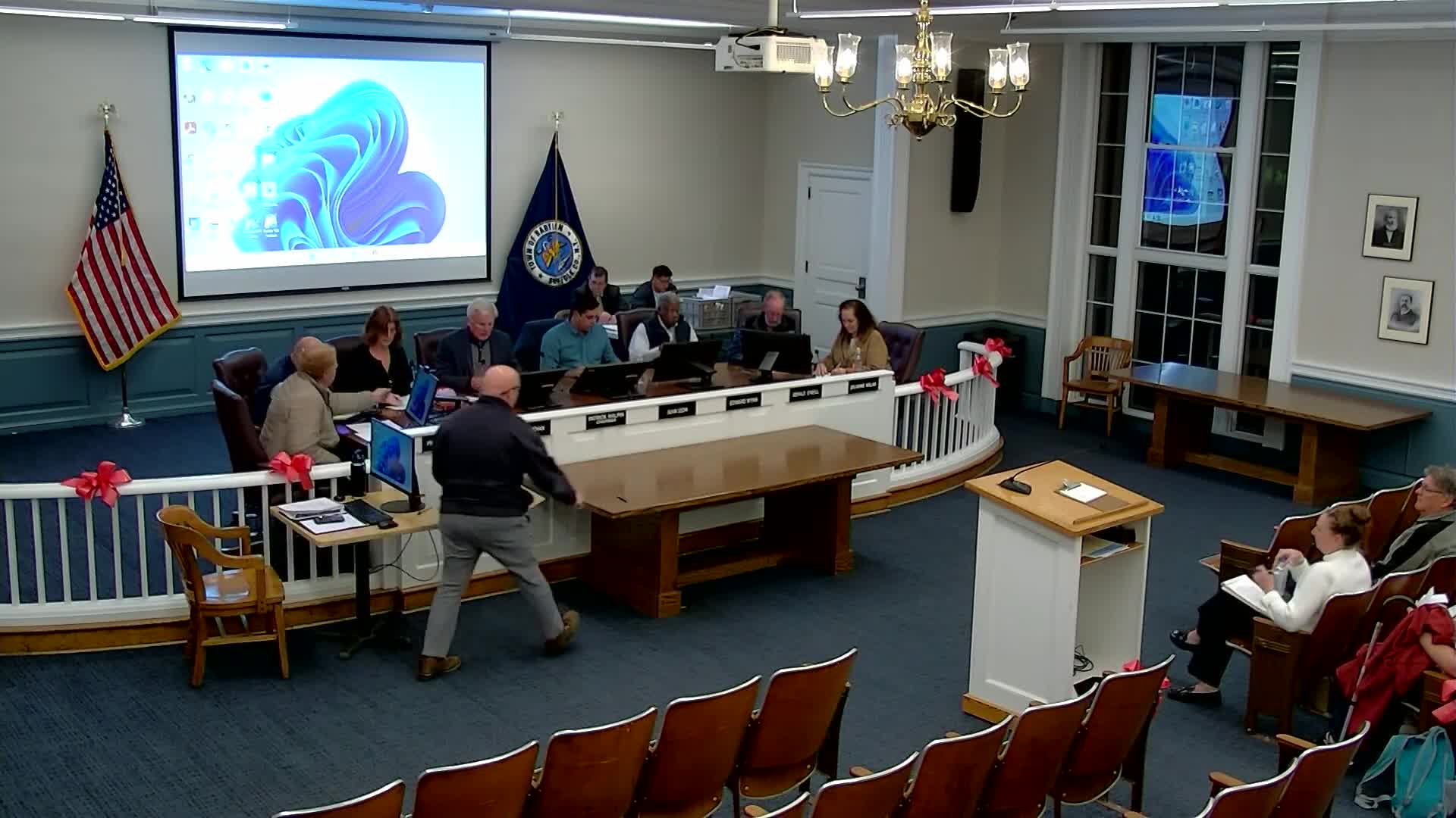 Neighbors oppose 30x30 garage as Town of Babylon planning board hears subdivision for 631 Elmwood Road