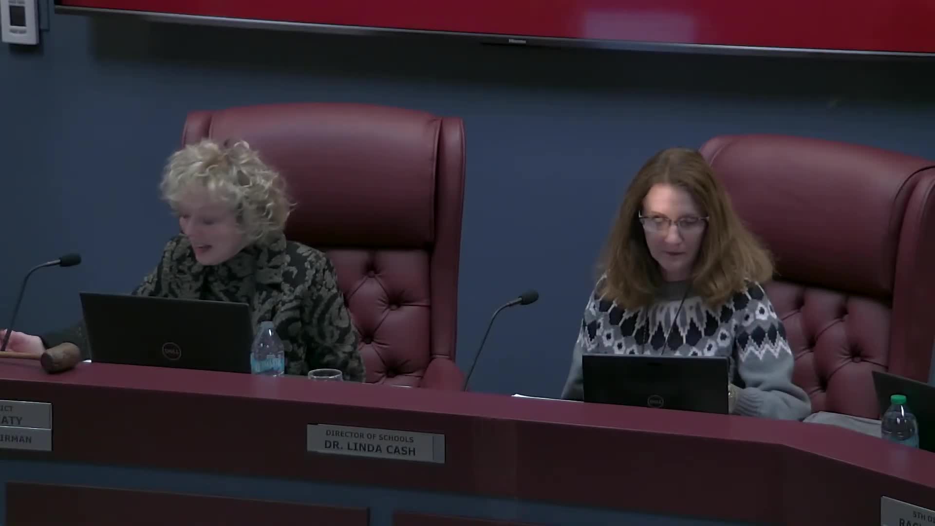 Board approves sign replacement, bus-route transfer and welding gas contract