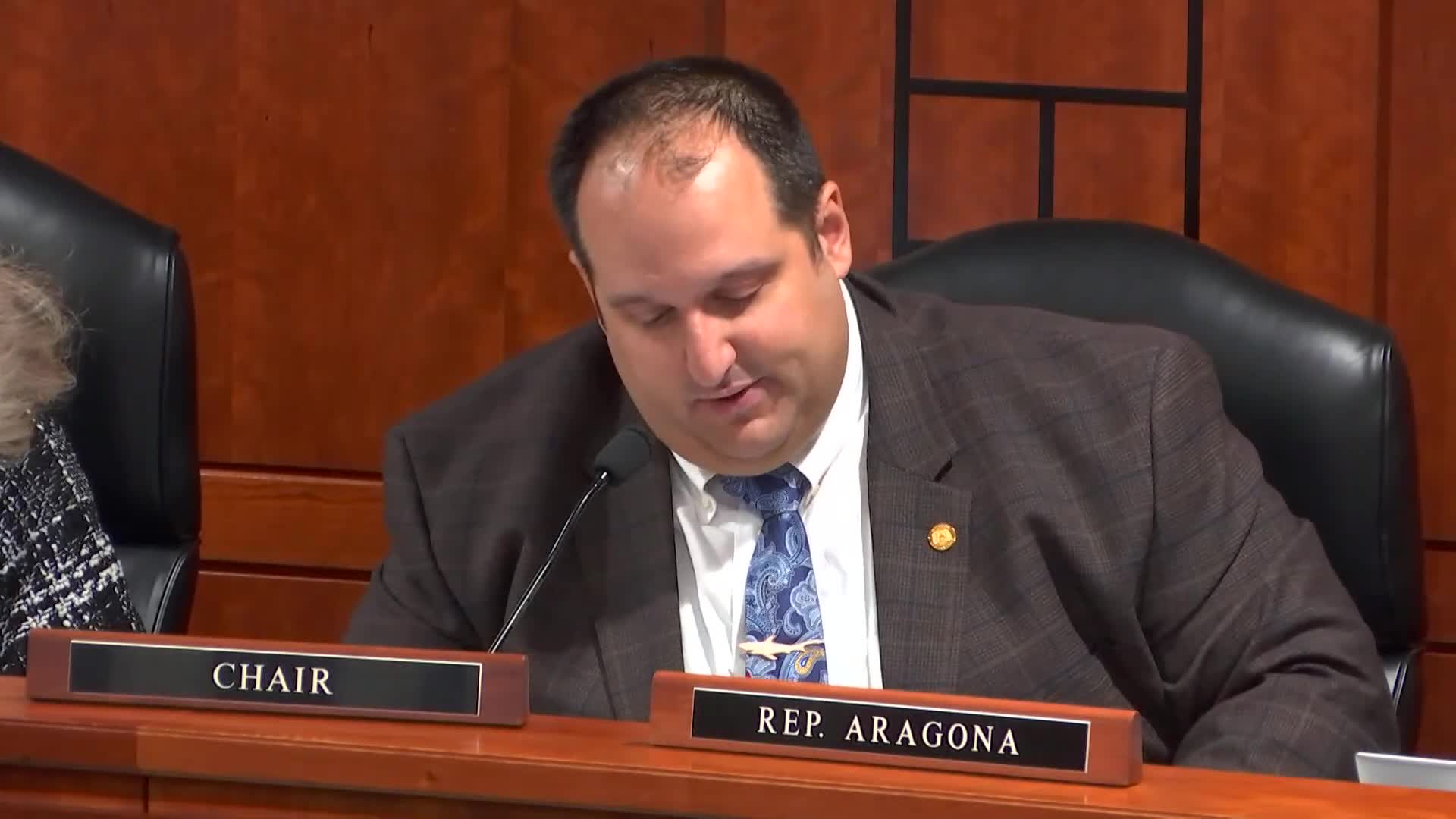 Committee adopts substitute to tighten rules on kratom and concentrated 7‑OH products, shifts enforcement locally