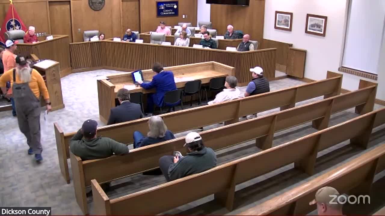 Planning Commission backs zoning amendment adding 2,000‑foot landfill buffer and 250‑acre mining minimum