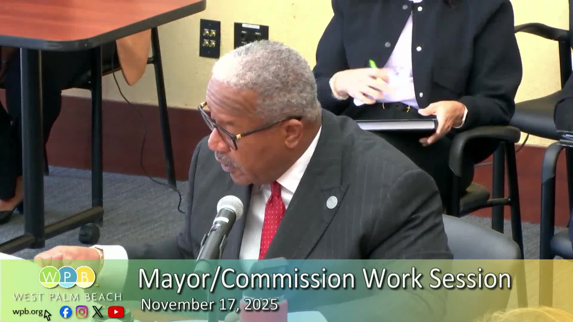 West Palm Beach reviews 'Your Waterfront Your Way' report; mayor proposes a waterfront 'quarterback' to implement quick wins and long‑term strategy