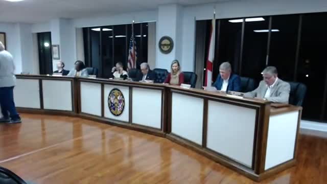 Wetumpka council approves paving, $381.88 monthly lighting upgrade, Alabama Power agreement and Mardi Gras permit; moves to executive session on Rivertown land