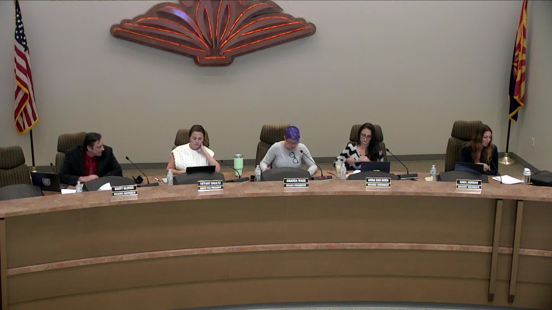 Parents, teachers urge Higley board to save elementary electives as board approves classroom-site fund plan